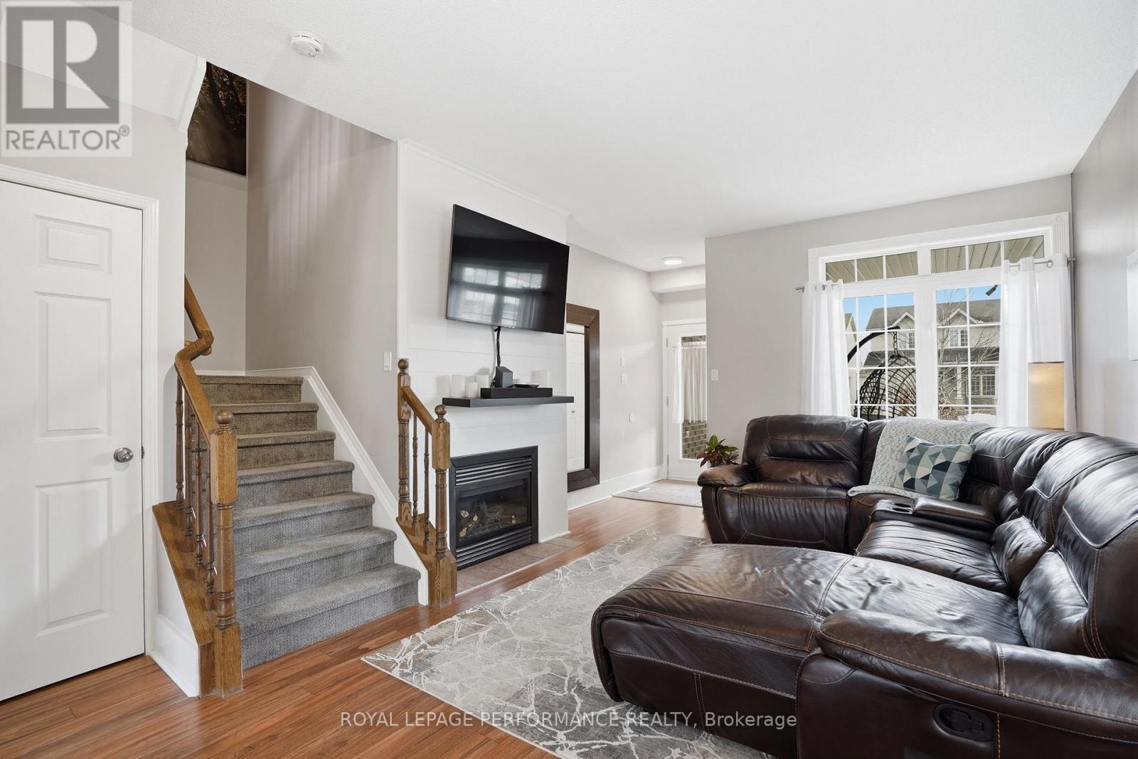 420 Crystal Court, Clarence-Rockland, Ontario  K4K 0A1 - Photo 3 - X12951154