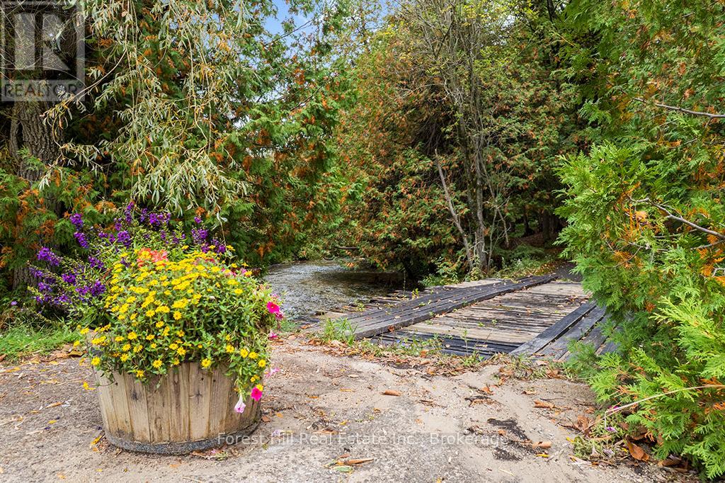 403288 Grey Road 4, West Grey, Ontario  N0G 1R0 - Photo 5 - X12951434