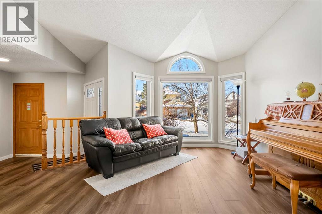 412 Hawkland Place Nw, Calgary, Alberta T3G 3R6 - Photo 5 - A2295660