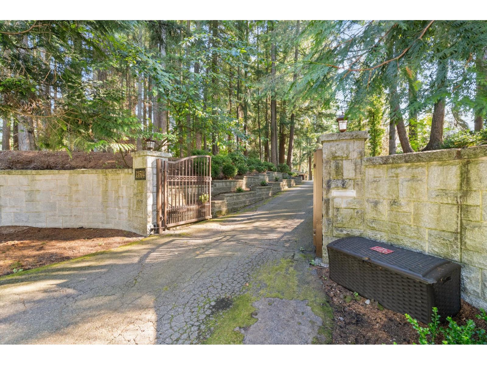 13514 20 Avenue, Surrey, British Columbia  V4A 1Z6 - Photo 2 - R3105951