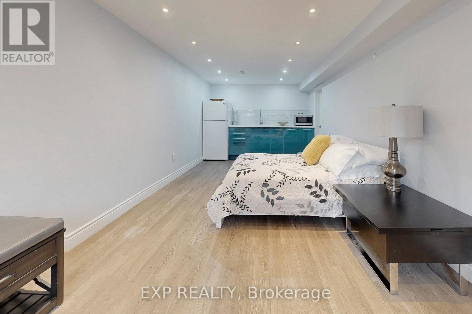 25 Mcmanus Road, Toronto, Ontario  M9P 2J9 - Photo 22 - W12949850