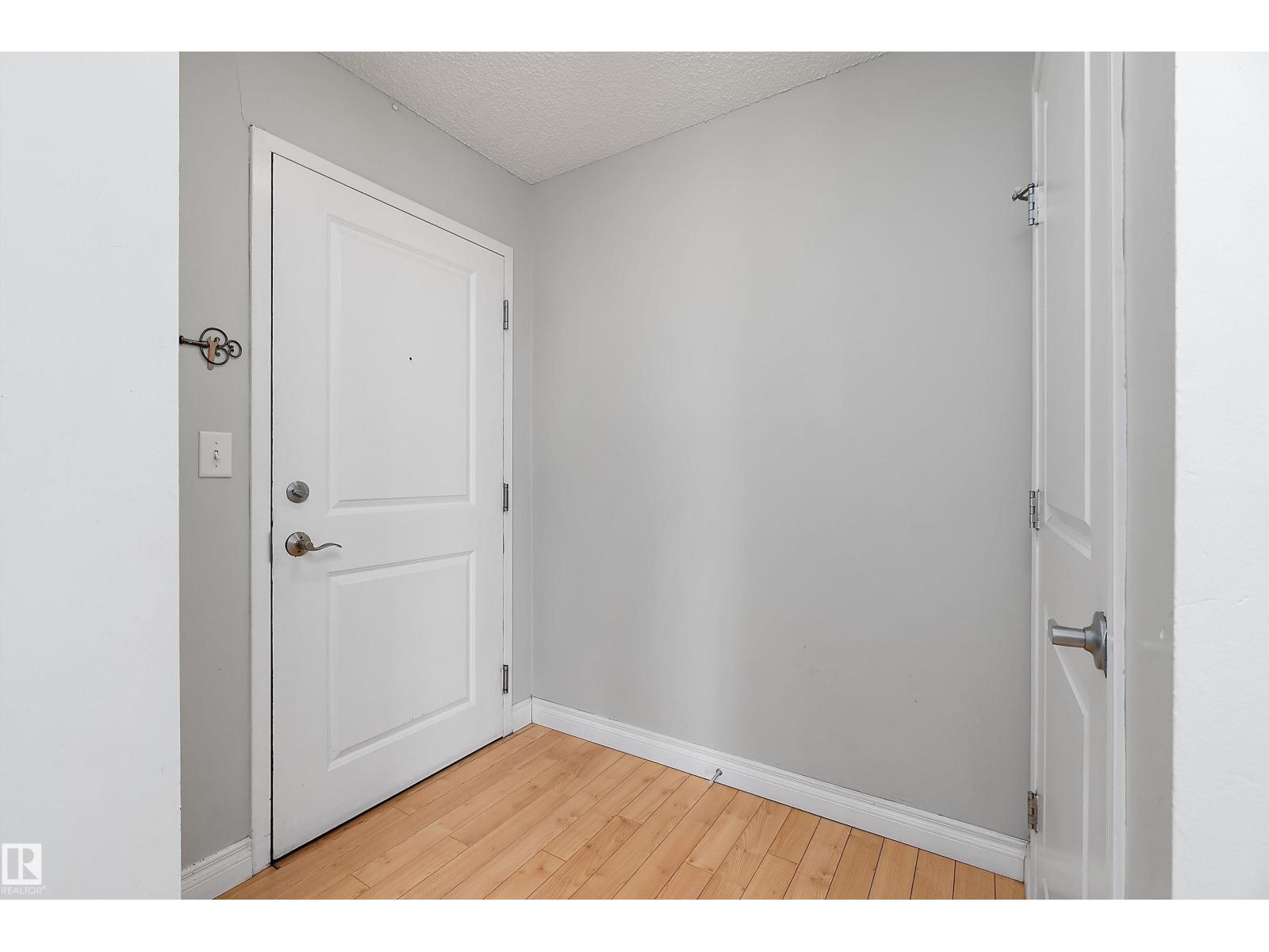 Unknown Address, ,     - Photo 2 - E4480294