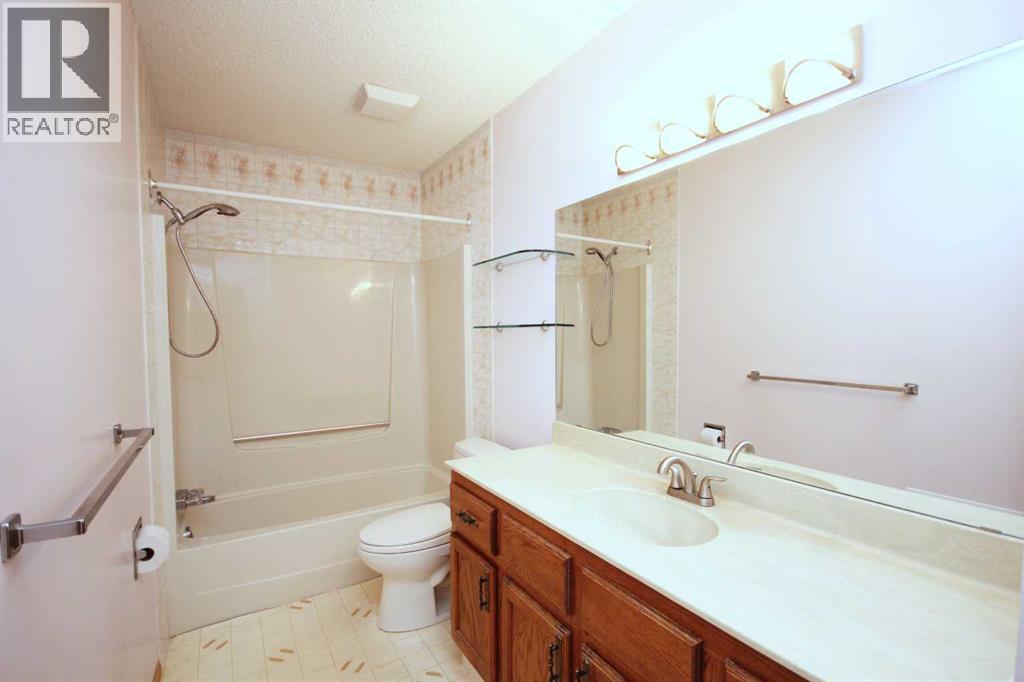 36 Woodglen Rise Sw, Calgary, Alberta  T2W 4S1 - Photo 22 - A2296510