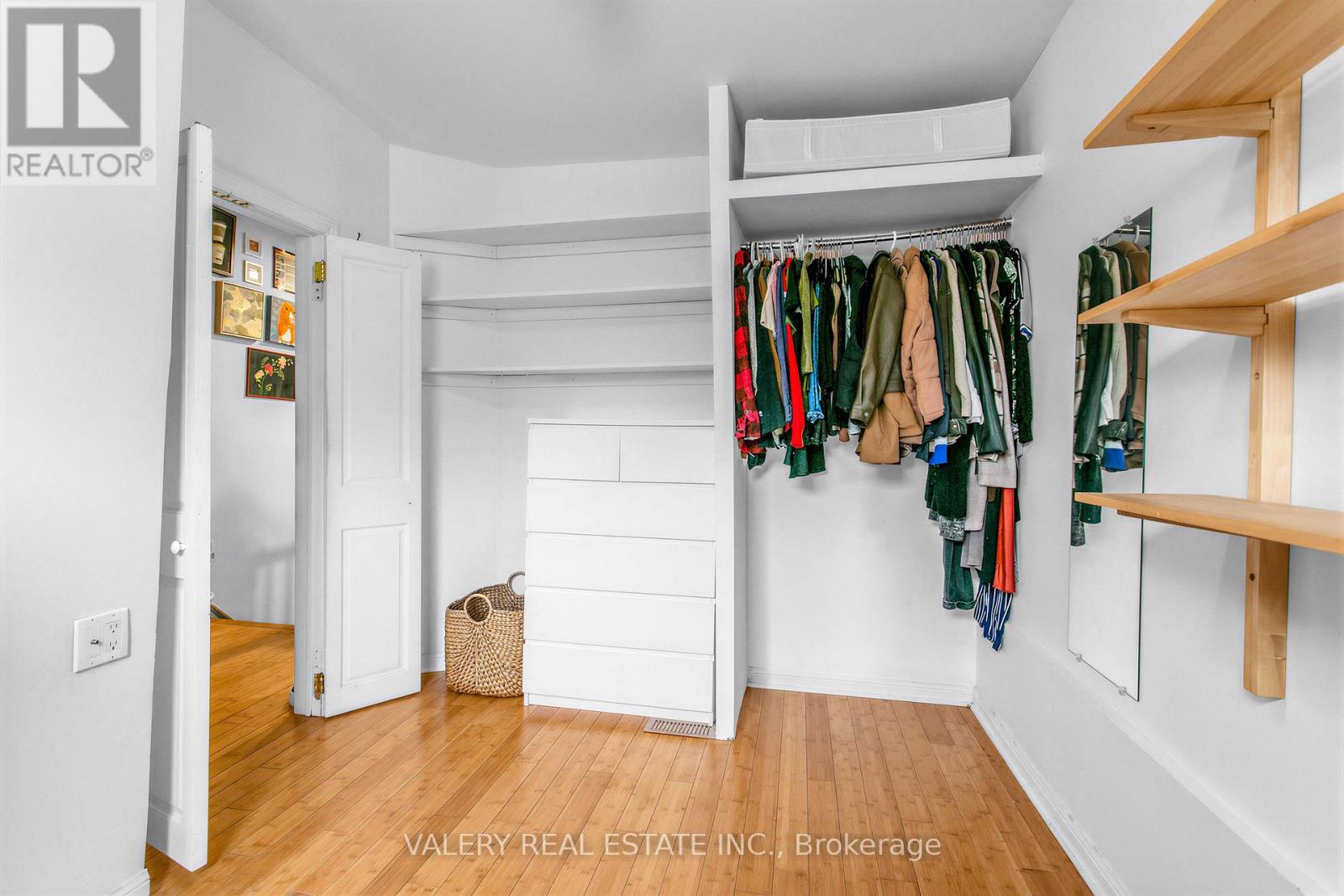 1060 Dundas Street W, Toronto, Ontario  M6J 1W8 - Photo 11 - C12951326