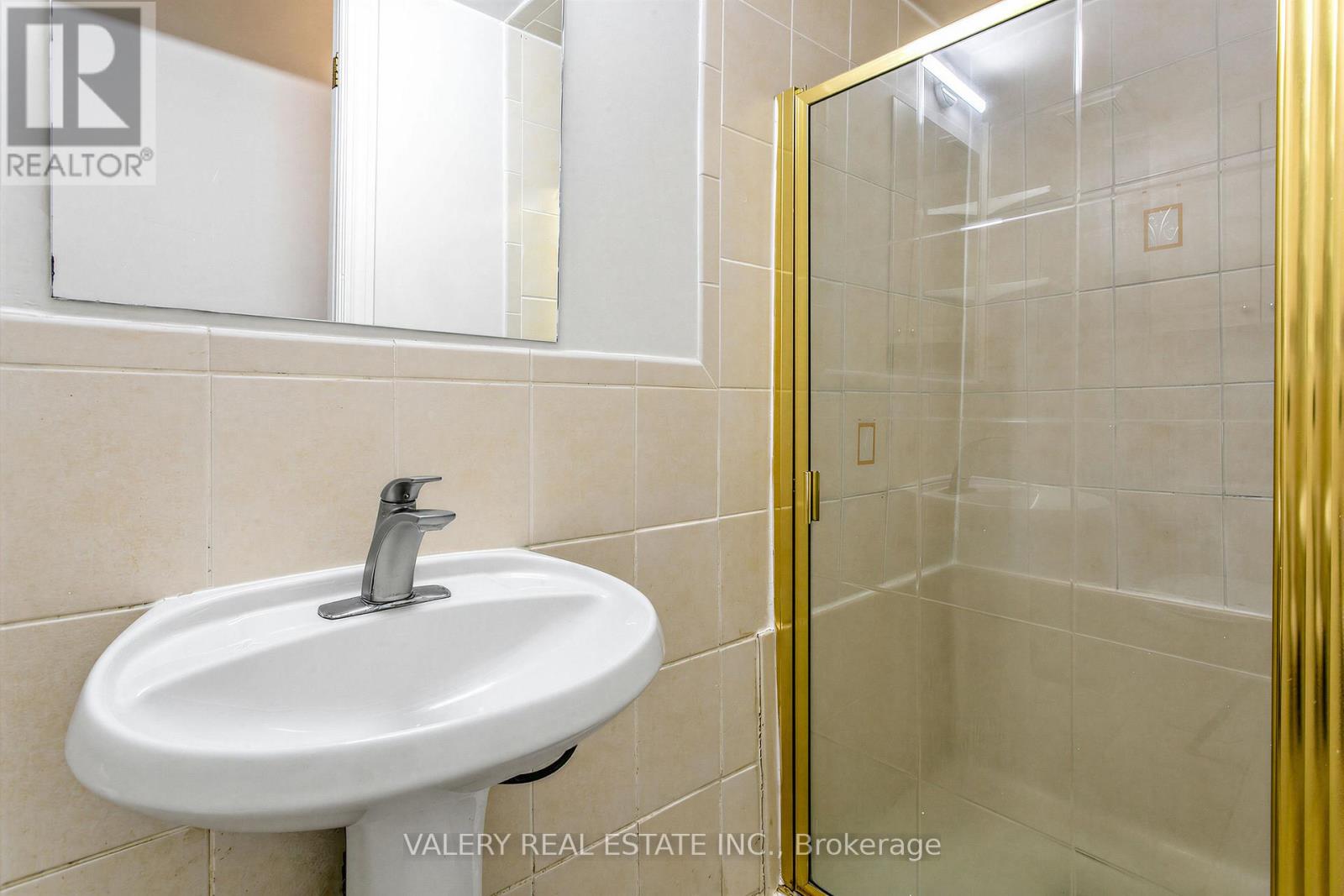 1060 Dundas Street W, Toronto, Ontario  M6J 1W8 - Photo 18 - C12951326