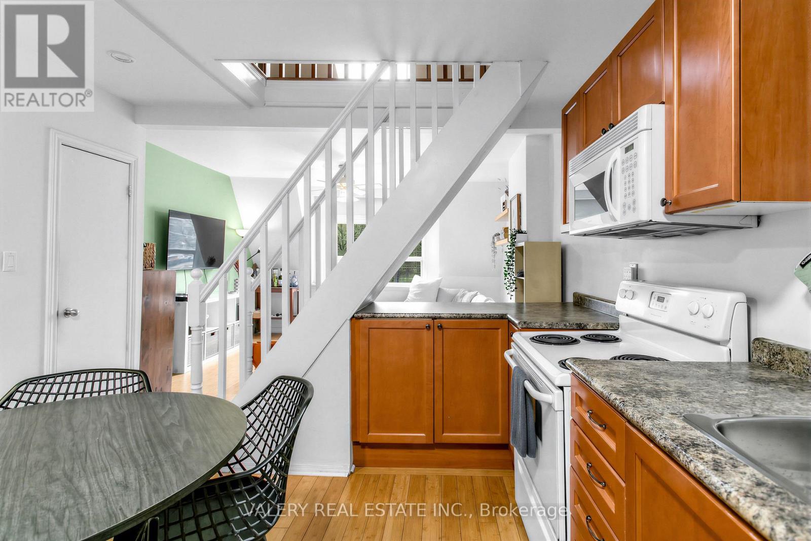 1060 Dundas Street W, Toronto, Ontario  M6J 1W8 - Photo 2 - C12951326