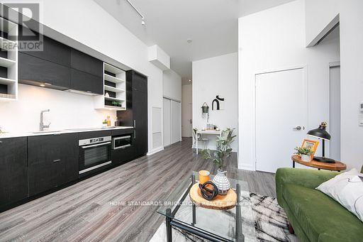 401 - 20 Edward Street, Toronto, Ontario  M5G 0C5 - Photo 7 - C12951422