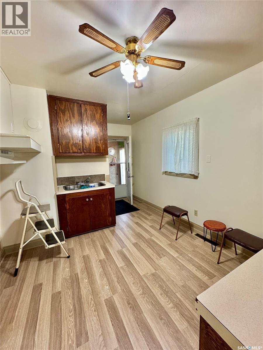 712 6th Street E, Prince Albert, Saskatchewan  S6V 0N8 - Photo 2 - SK031928