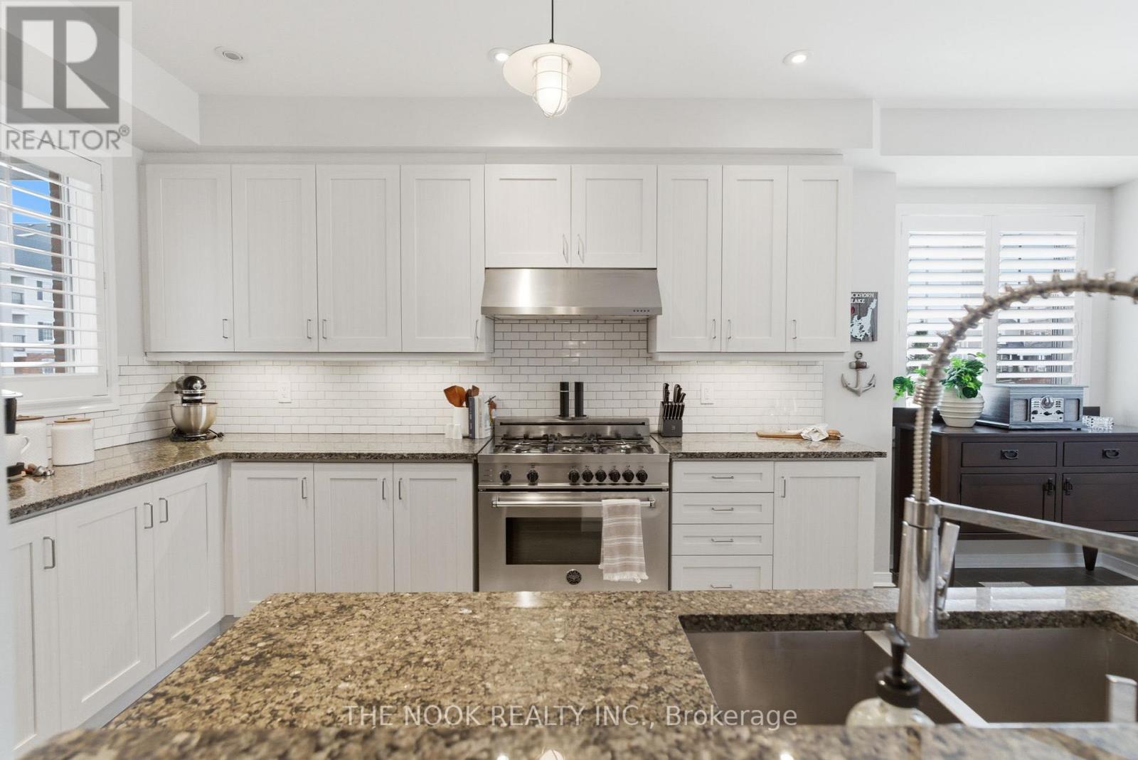 320 Lakebreeze Drive N, Clarington, Ontario  L1B 0A1 - Photo 6 - E12951548