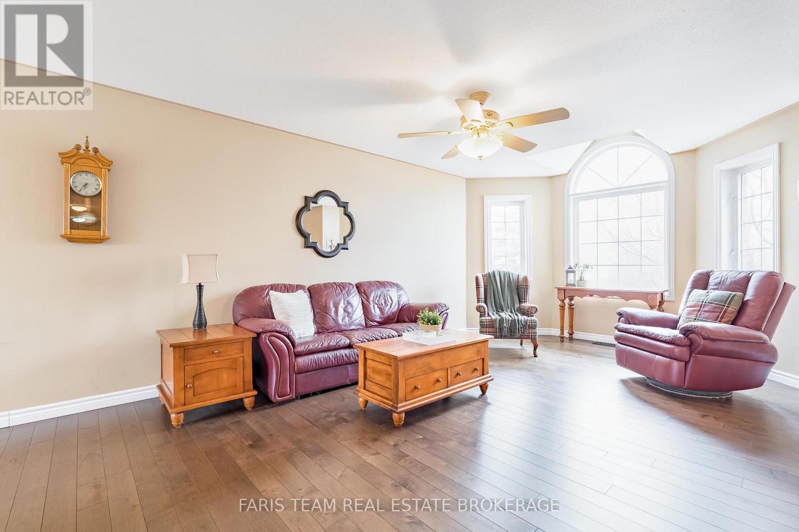 704 Trinity Street, Innisfil, Ontario  L9S 2G8 - Photo 13 - N12951320