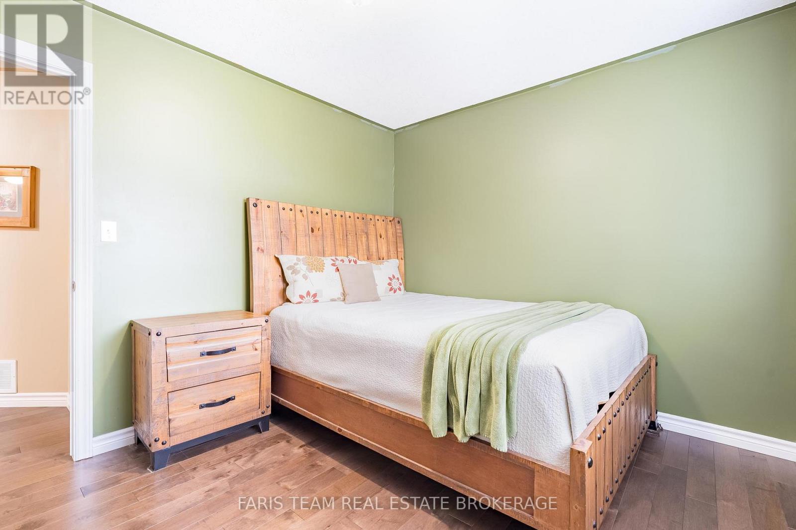 704 Trinity Street, Innisfil, Ontario  L9S 2G8 - Photo 23 - N12951320