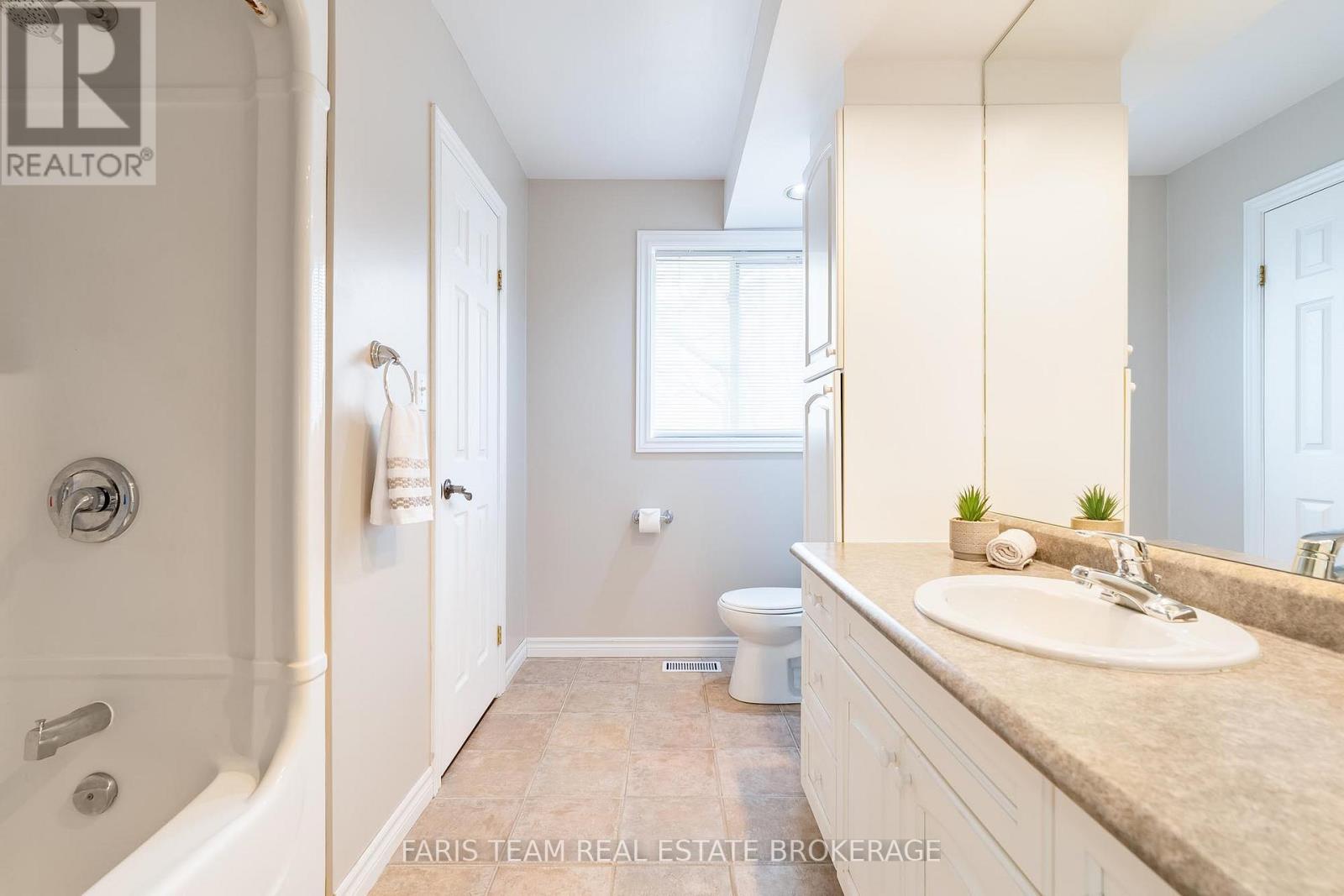 704 Trinity Street, Innisfil, Ontario  L9S 2G8 - Photo 24 - N12951320