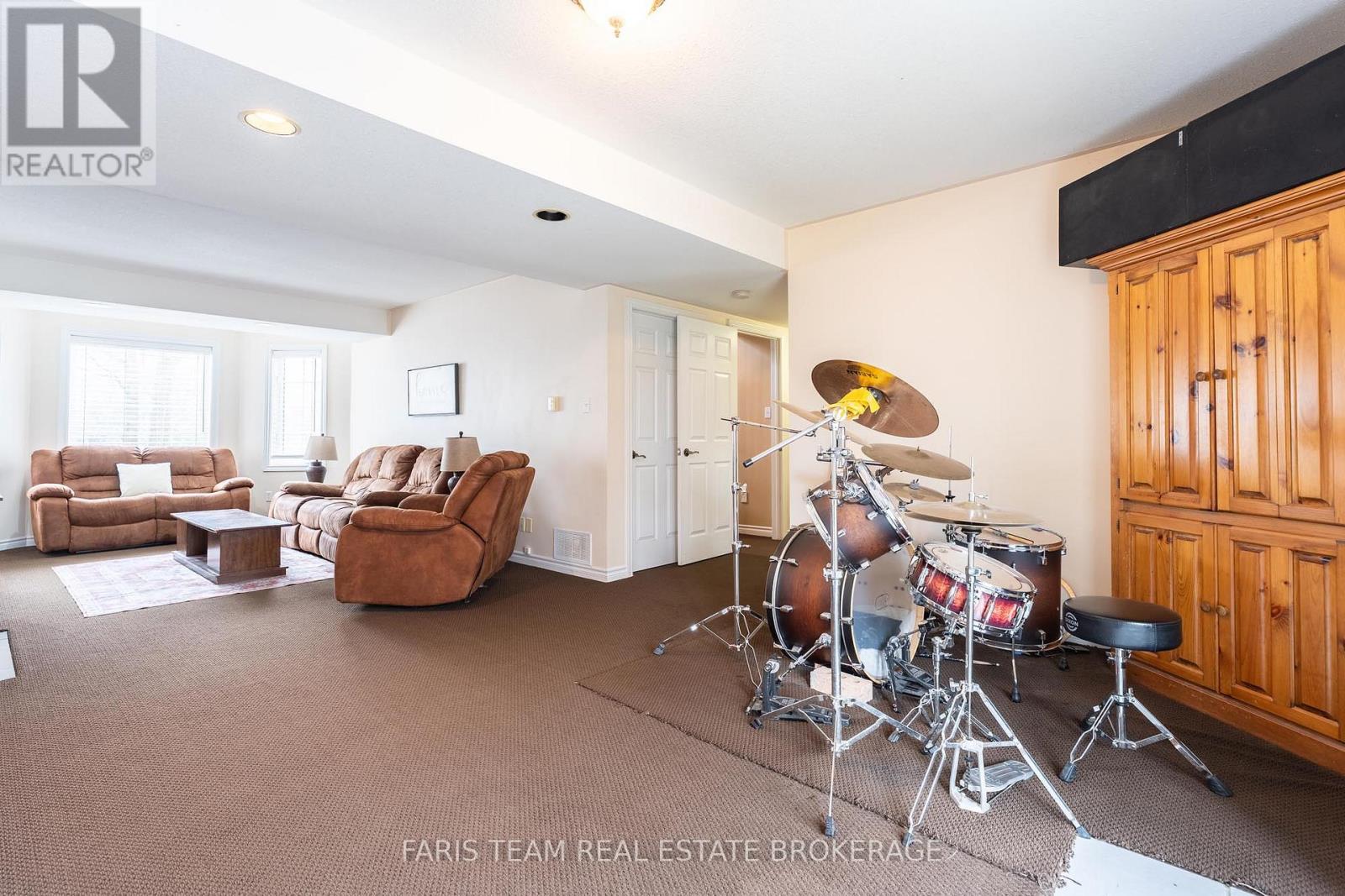 704 Trinity Street, Innisfil, Ontario  L9S 2G8 - Photo 29 - N12951320