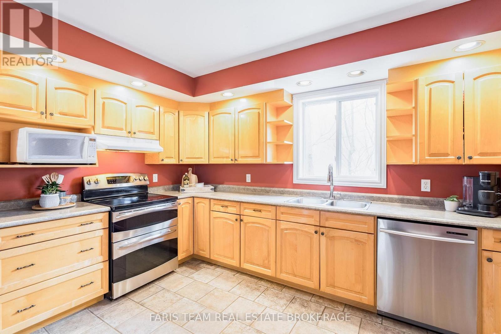 704 Trinity Street, Innisfil, Ontario  L9S 2G8 - Photo 5 - N12951320