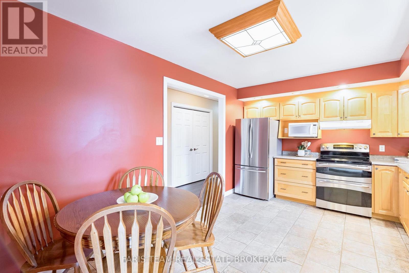 704 Trinity Street, Innisfil, Ontario  L9S 2G8 - Photo 6 - N12951320