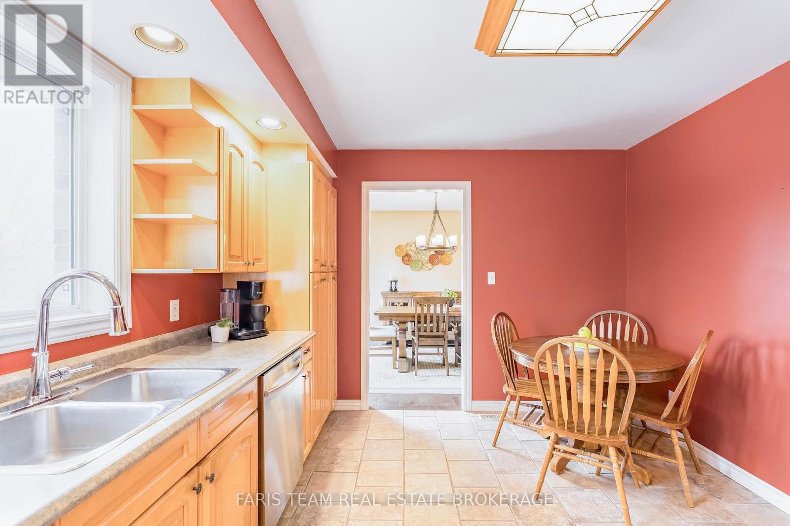 704 Trinity Street, Innisfil, Ontario  L9S 2G8 - Photo 8 - N12951320