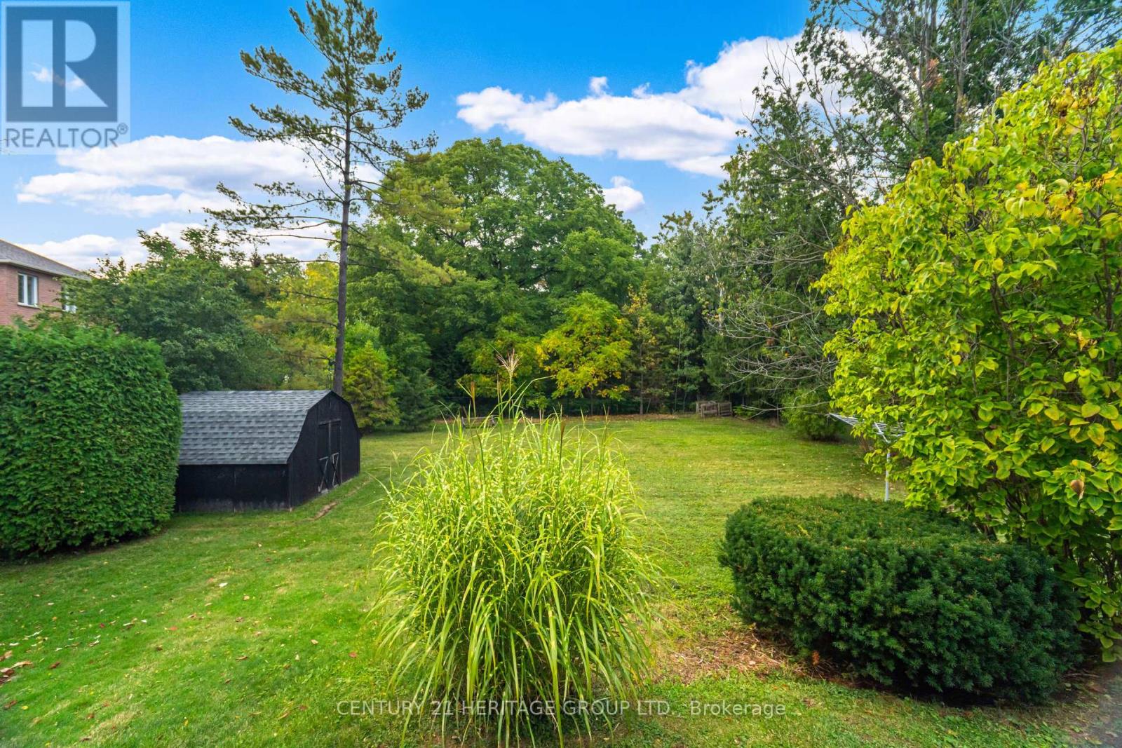 22 Poplar Drive, Richmond Hill, Ontario  L4E 2X6 - Photo 2 - N12951334