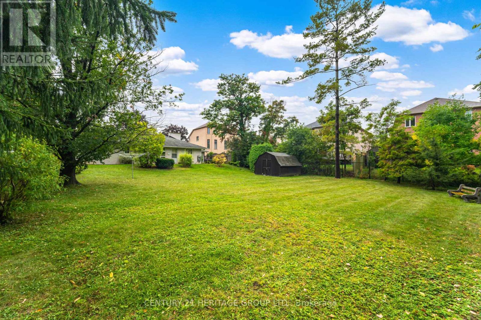 22 Poplar Drive, Richmond Hill, Ontario  L4E 2X6 - Photo 6 - N12951334