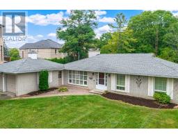 22 POPLAR DRIVE, Richmond Hill, Ontario