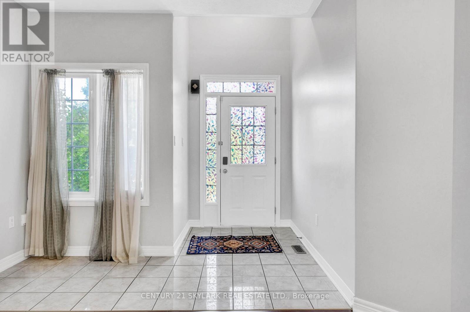 40 Highland Terrace, Bradford West Gwillimbury, Ontario  L3Z 3E8 - Photo 2 - N12951408