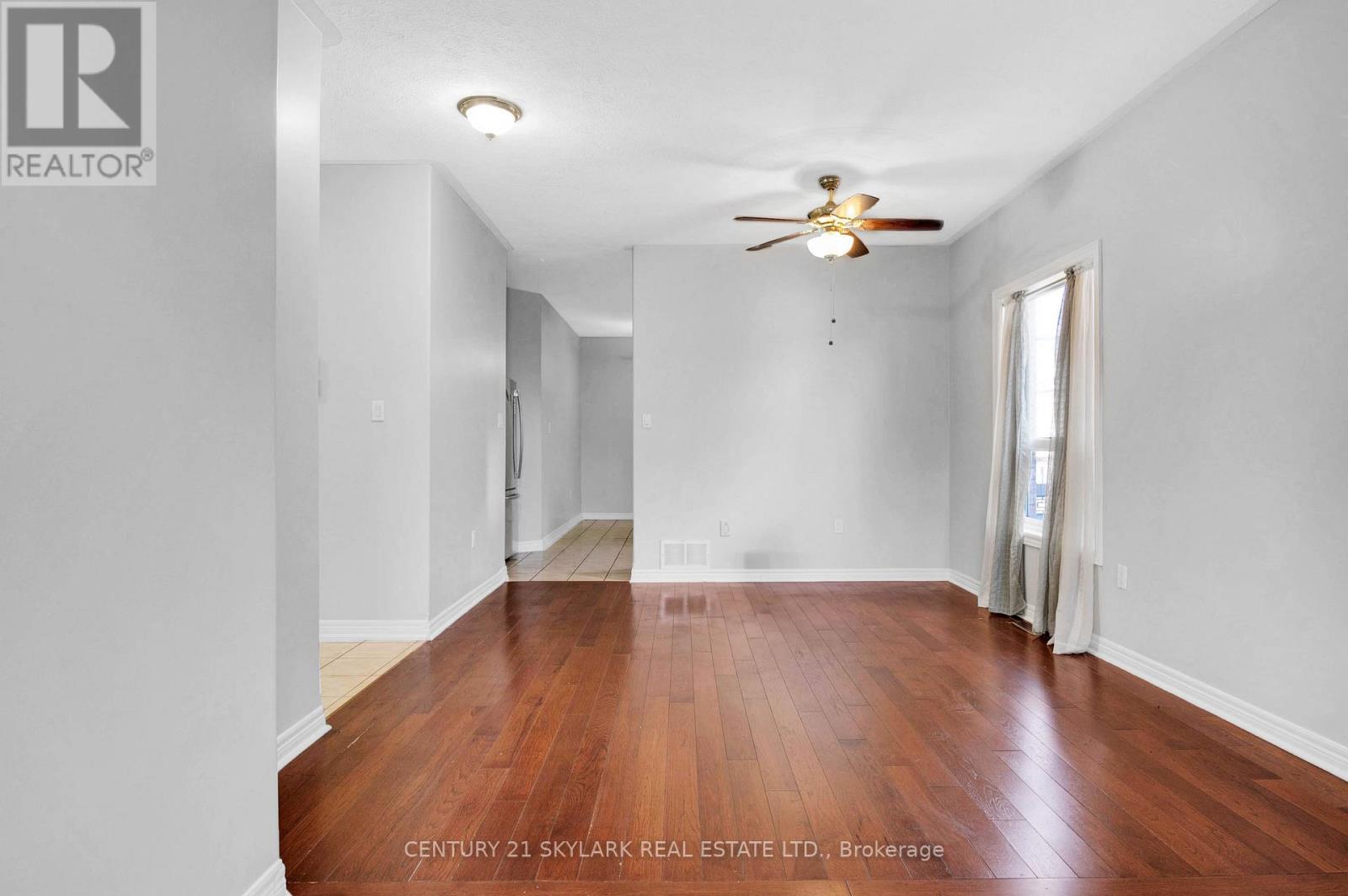 40 Highland Terrace, Bradford West Gwillimbury, Ontario  L3Z 3E8 - Photo 3 - N12951408