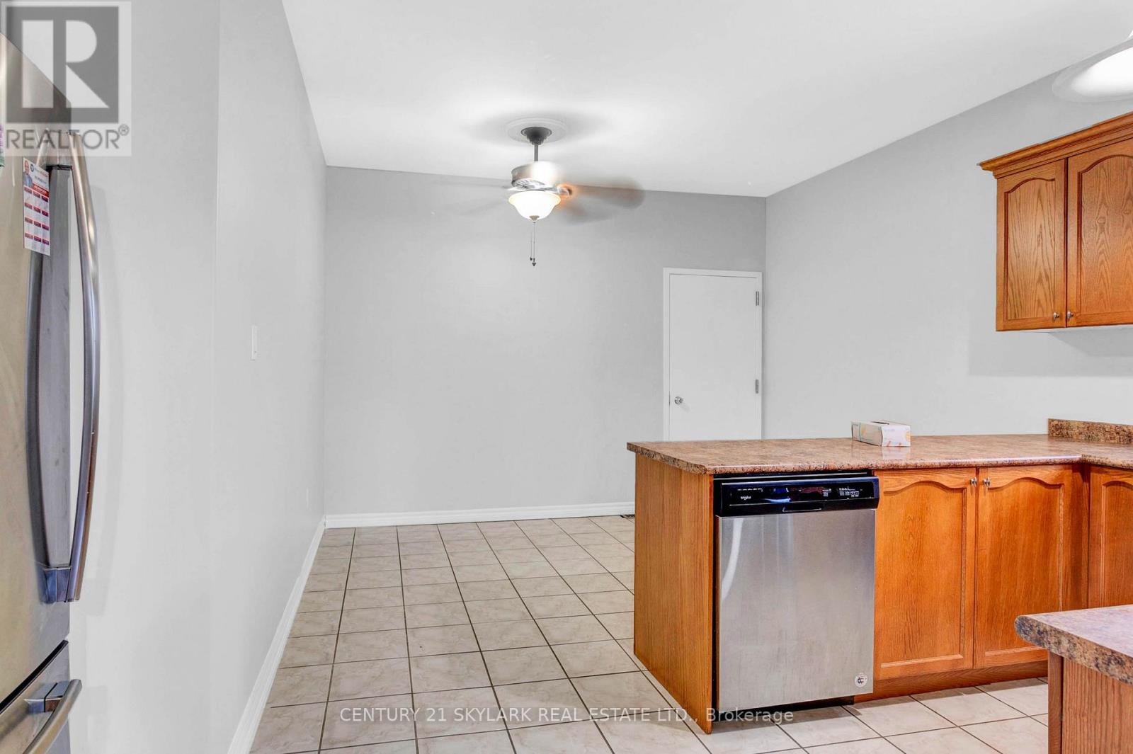 40 Highland Terrace, Bradford West Gwillimbury, Ontario  L3Z 3E8 - Photo 5 - N12951408