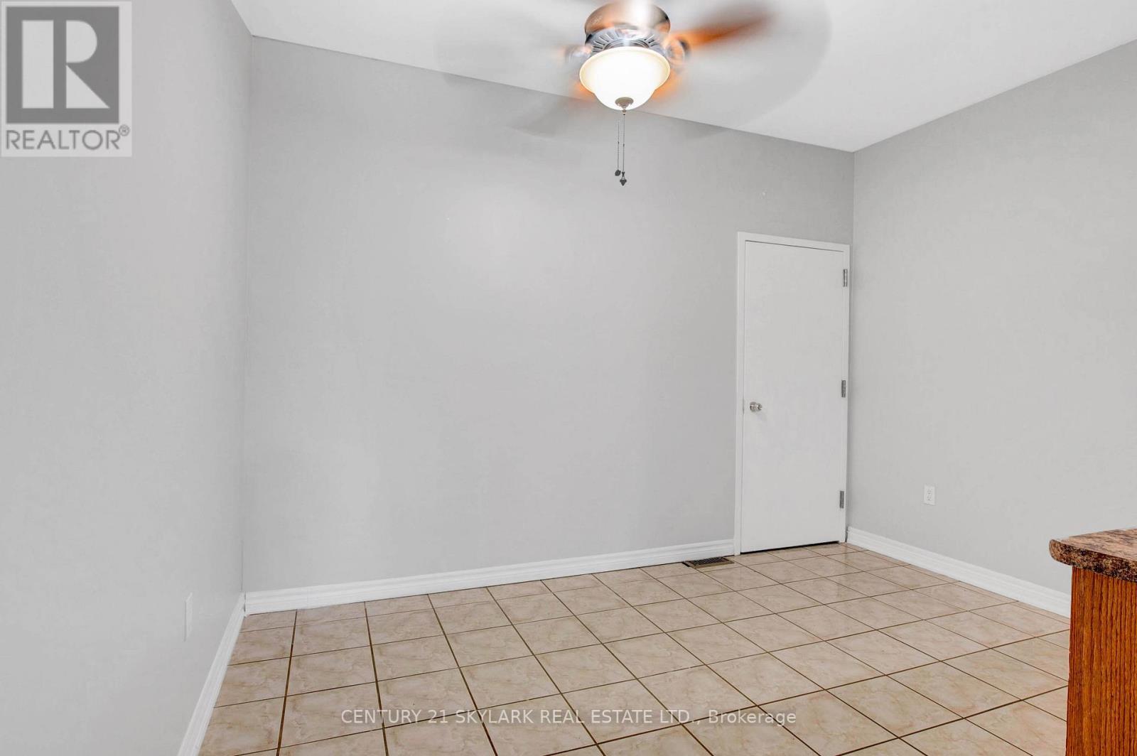 40 Highland Terrace, Bradford West Gwillimbury, Ontario  L3Z 3E8 - Photo 6 - N12951408