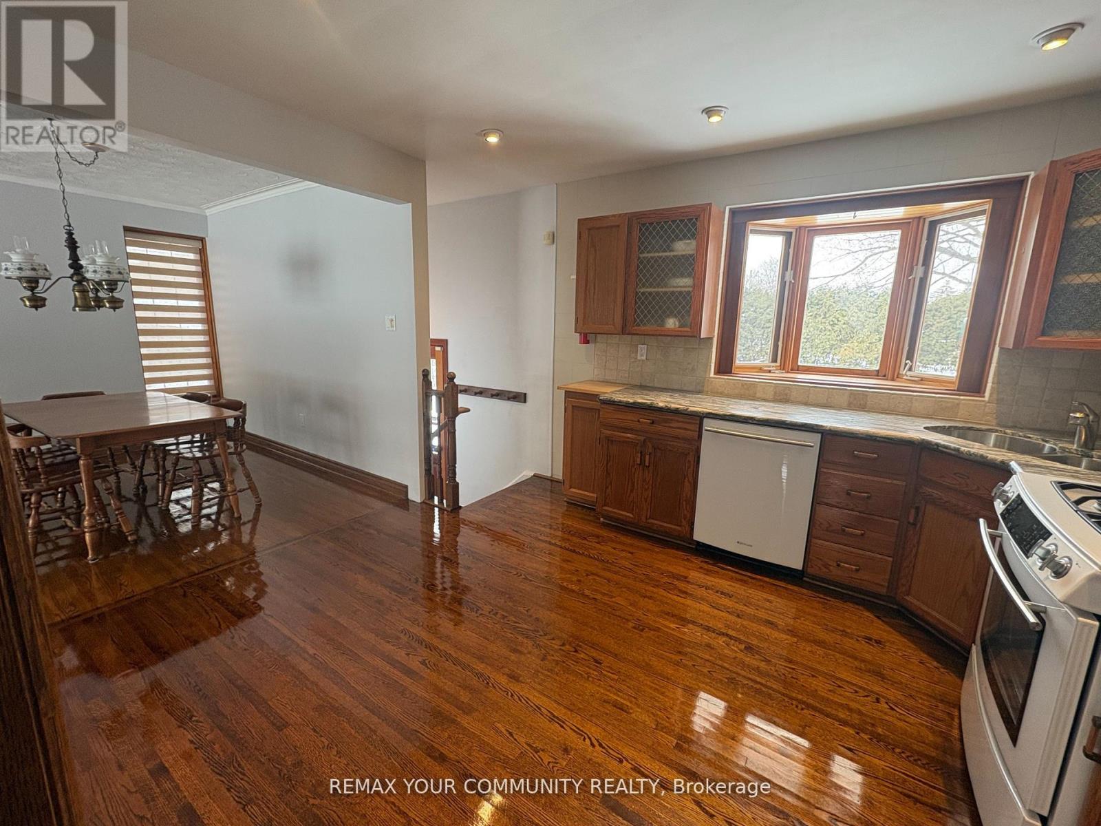 24 Lancer Drive, Vaughan, Ontario  L6A 1E1 - Photo 3 - N12951420