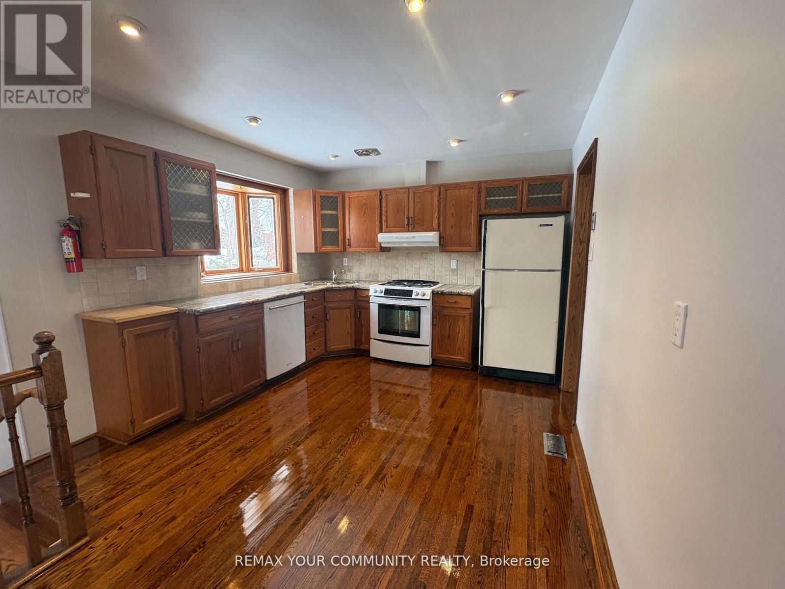 24 Lancer Drive, Vaughan, Ontario  L6A 1E1 - Photo 4 - N12951420