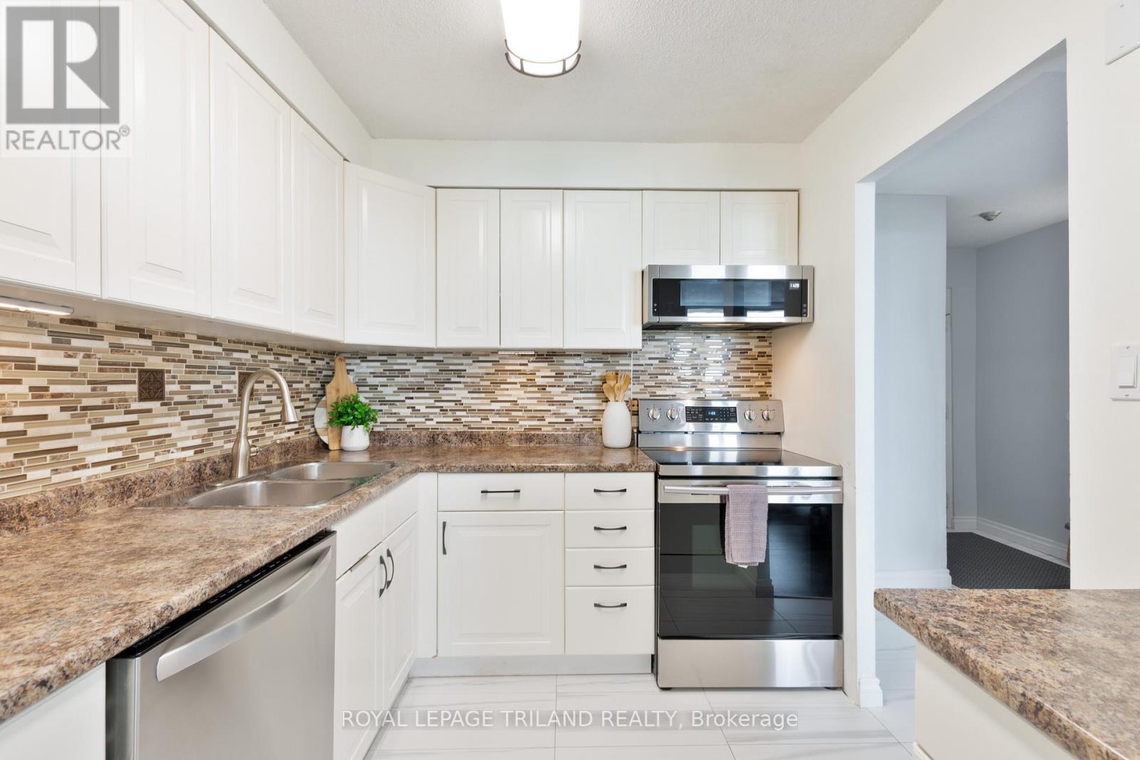 2703 - 323 Colborne Street, London East, Ontario  N6B 3N8 - Photo 2 - X12951490