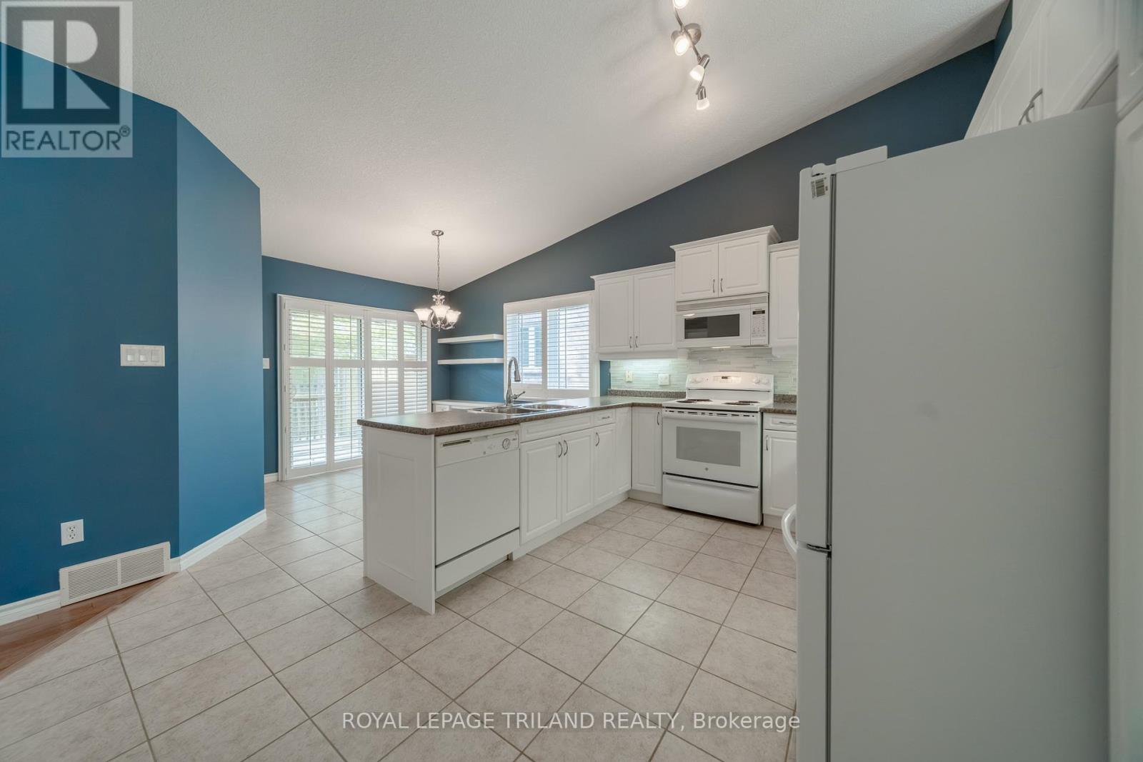 58 - 572 Thistlewood Drive, London North, Ontario  N5X 4N7 - Photo 14 - X12951566