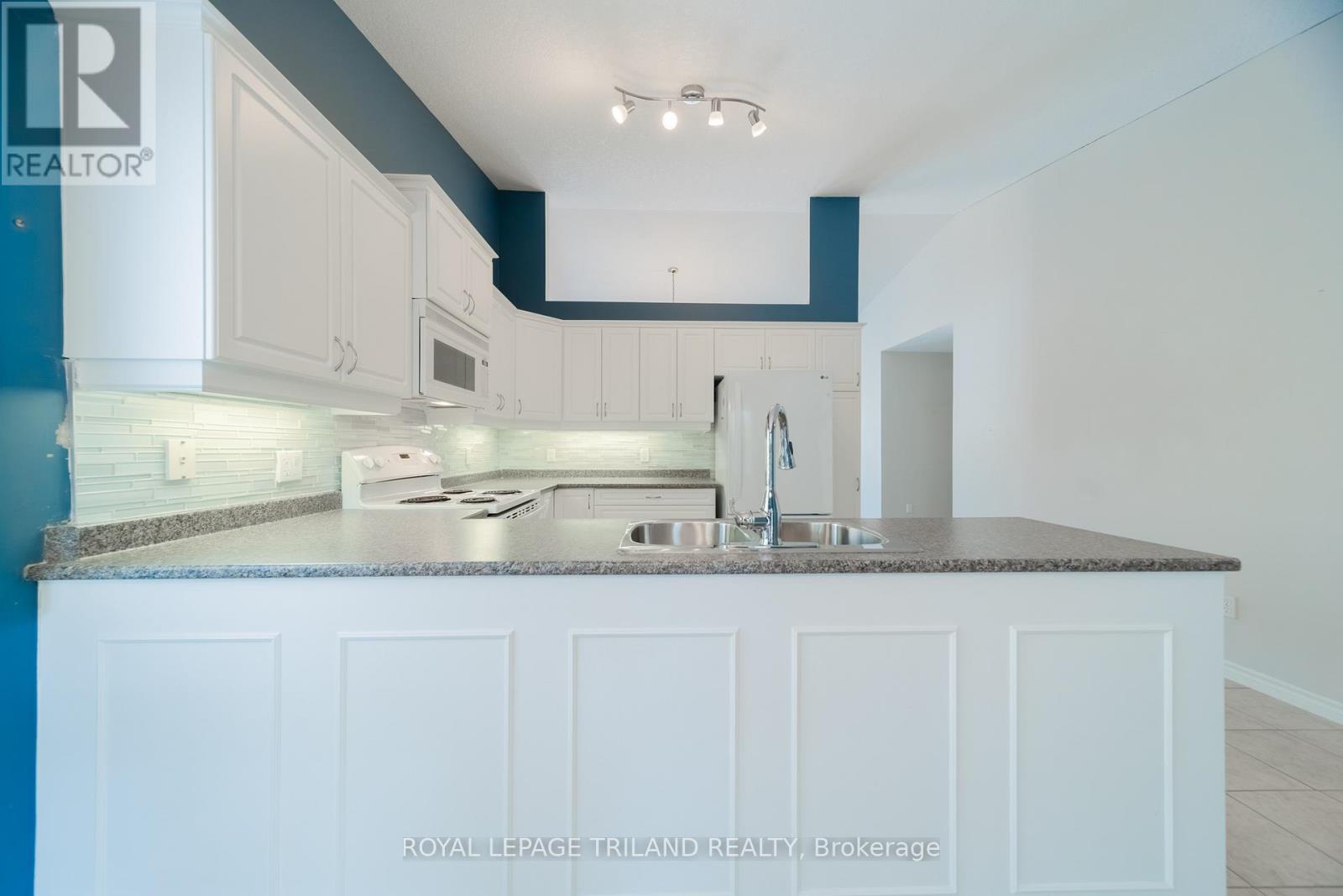 58 - 572 Thistlewood Drive, London North, Ontario  N5X 4N7 - Photo 17 - X12951566