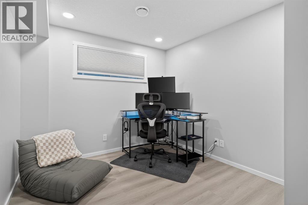 37 Kingsbury Close Se, Airdrie, Alberta  T4A 0R3 - Photo 46 - A2296020