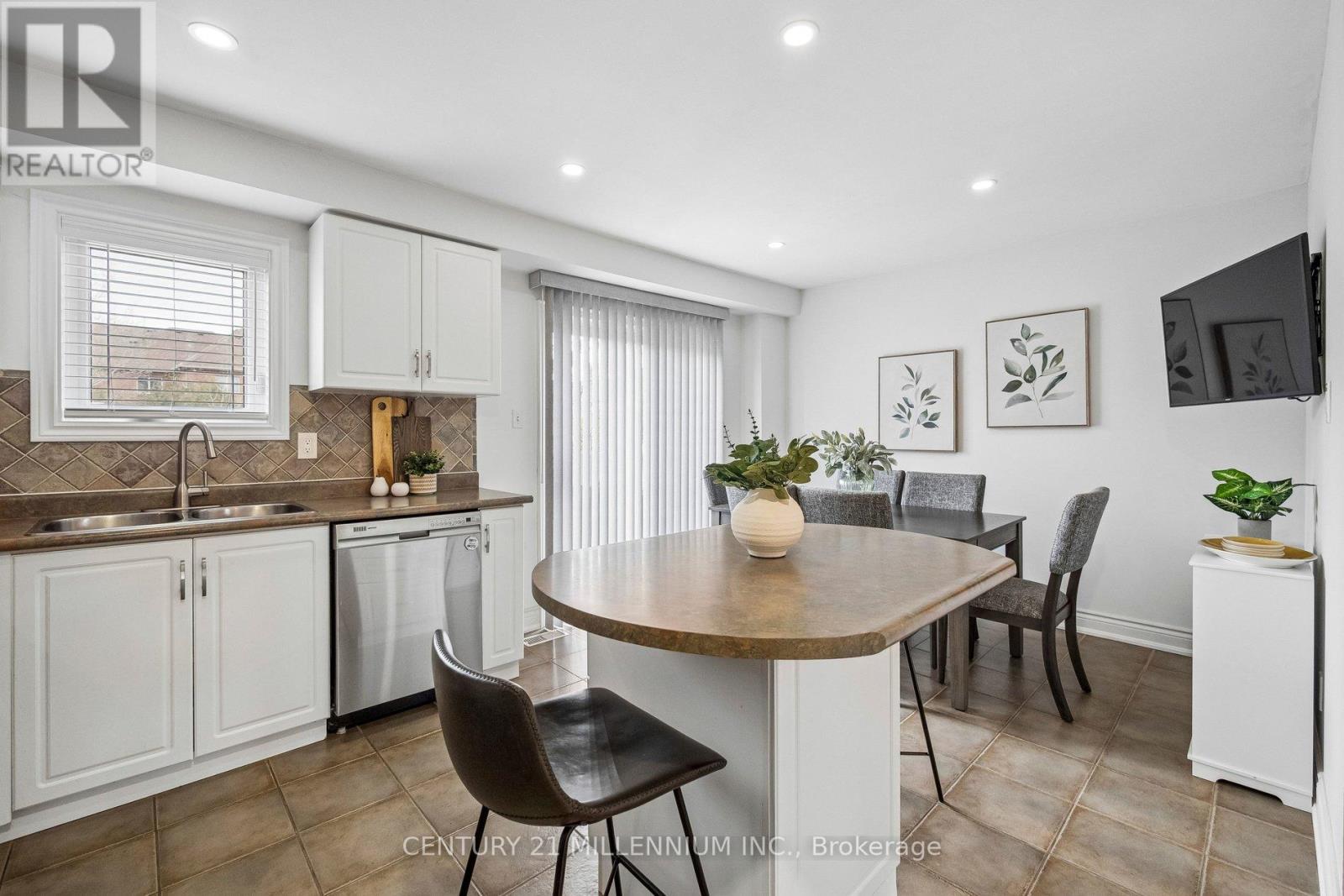 90 Baywell Crescent, Aurora, Ontario  L4G 7N4 - Photo 12 - N12951128