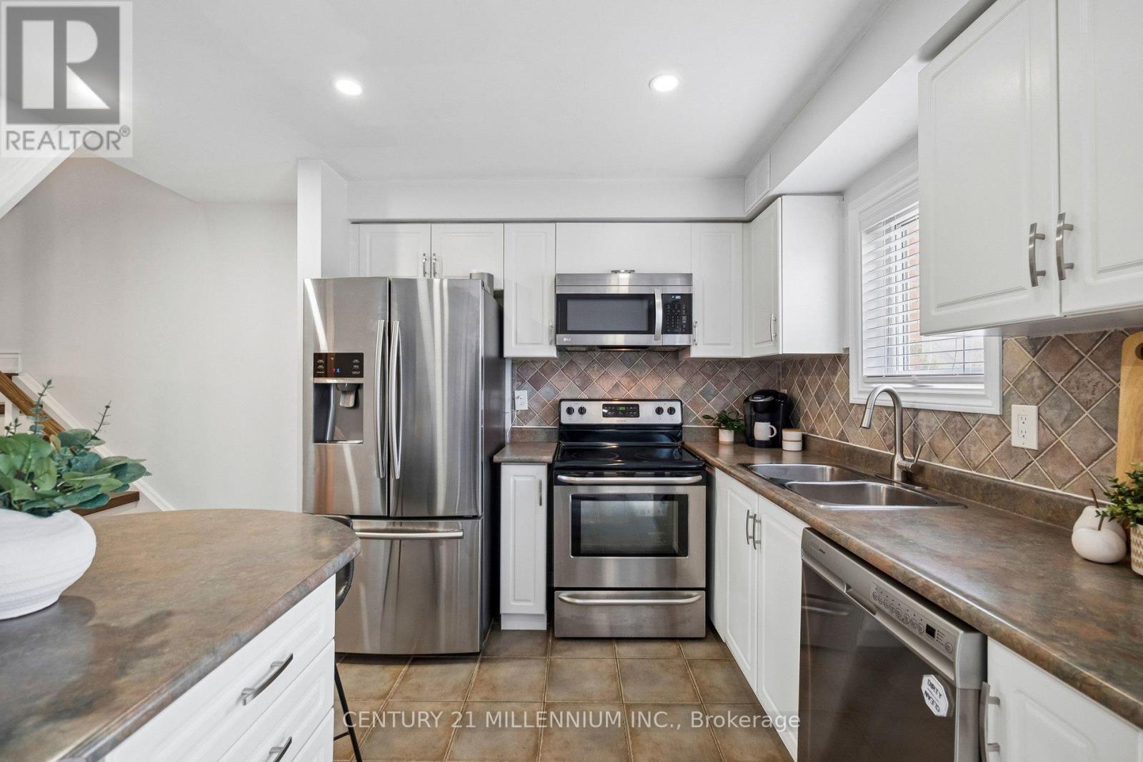 90 Baywell Crescent, Aurora, Ontario  L4G 7N4 - Photo 15 - N12951128