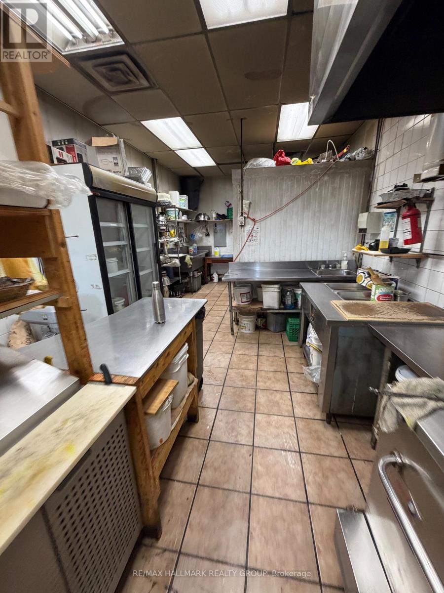 8154 Jeanne Darc Boulevard, Ottawa, Ontario  K1E 2H5 - Photo 5 - X12951492