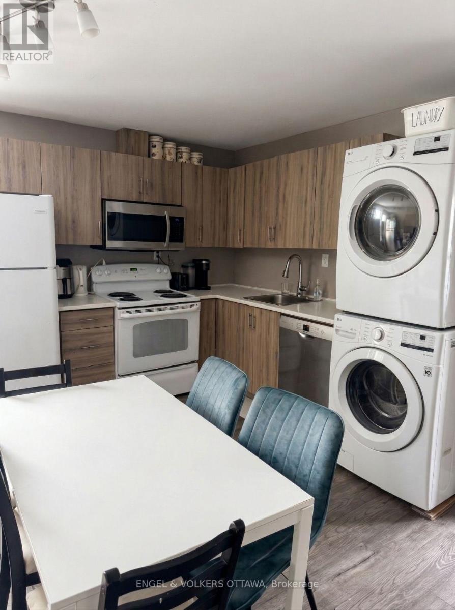 2 - 535 Mcleod Street, Ottawa, Ontario  K1R 5R2 - Photo 2 - X12951516