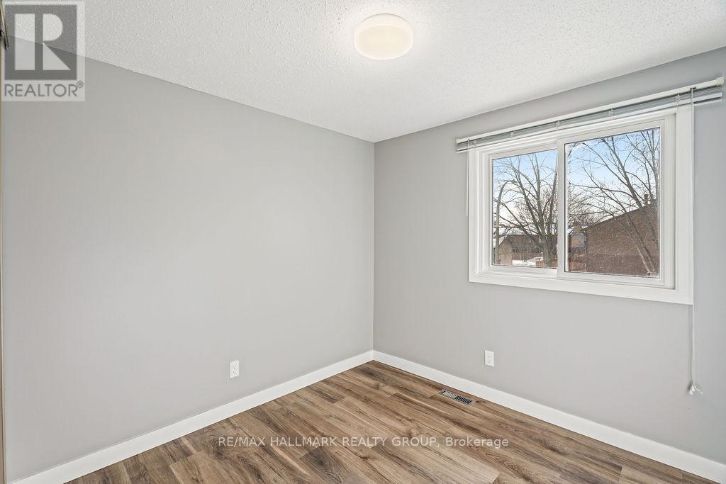 48 - 2276 Orient Park Drive, Ottawa, Ontario  K1B 4Z7 - Photo 32 - X12951600
