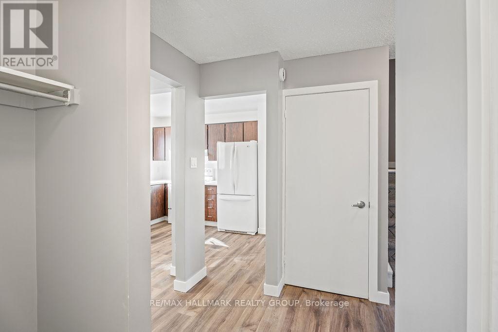 48 - 2276 Orient Park Drive, Ottawa, Ontario  K1B 4Z7 - Photo 4 - X12951600