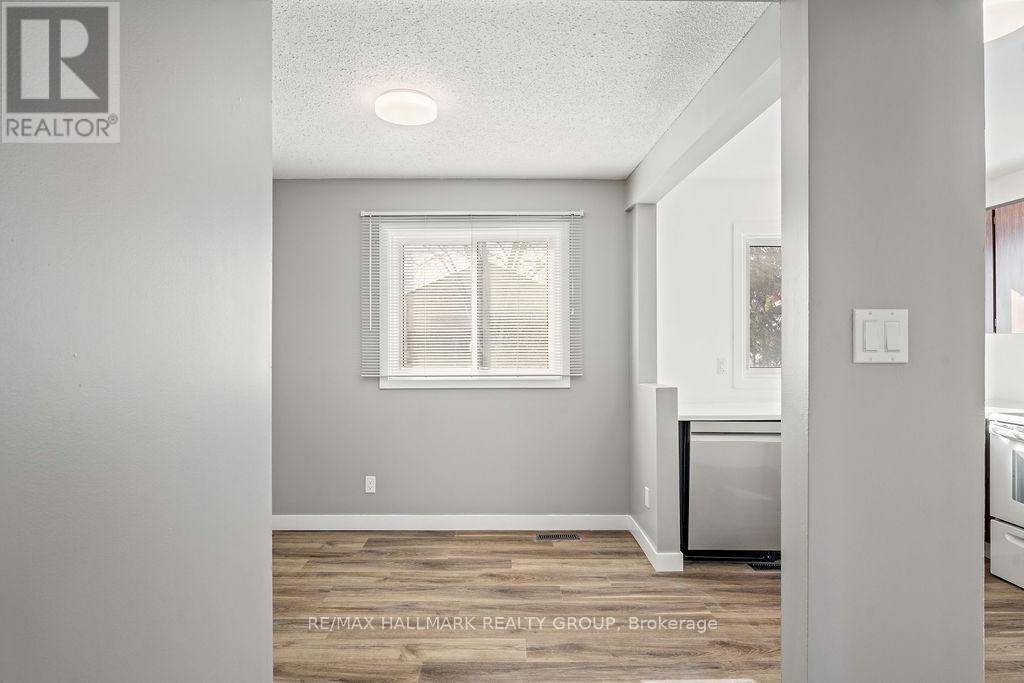 48 - 2276 Orient Park Drive, Ottawa, Ontario  K1B 4Z7 - Photo 5 - X12951600