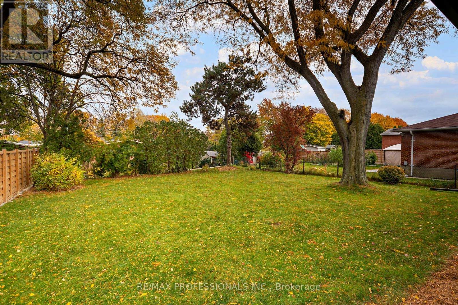 17 Beaver Bend Crescent, Toronto, Ontario  M9B 5P7 - Photo 31 - W12944140