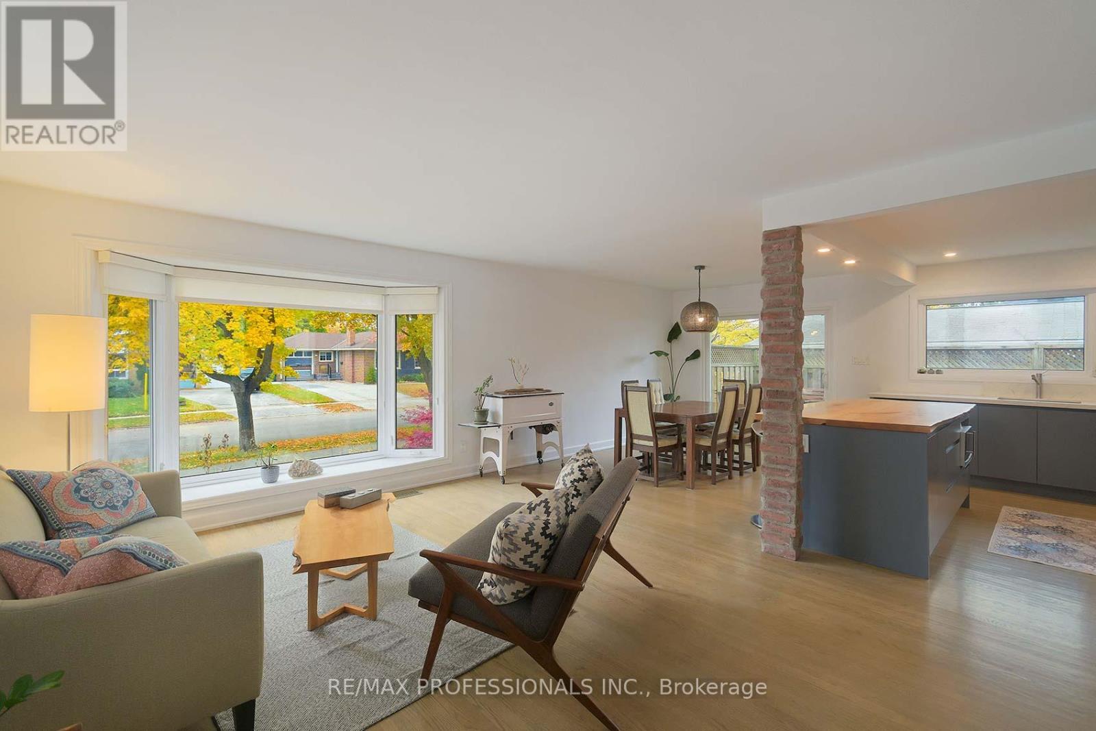 17 Beaver Bend Crescent, Toronto, Ontario  M9B 5P7 - Photo 7 - W12944140