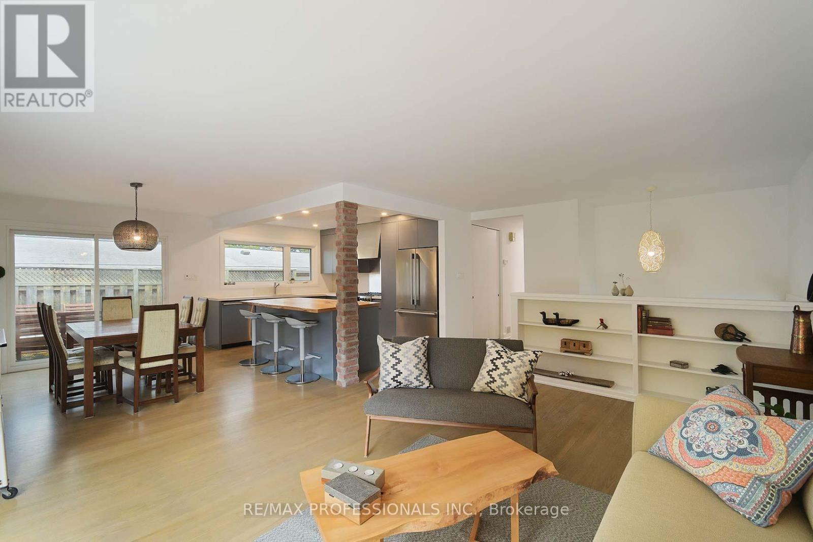 17 Beaver Bend Crescent, Toronto, Ontario  M9B 5P7 - Photo 8 - W12944140