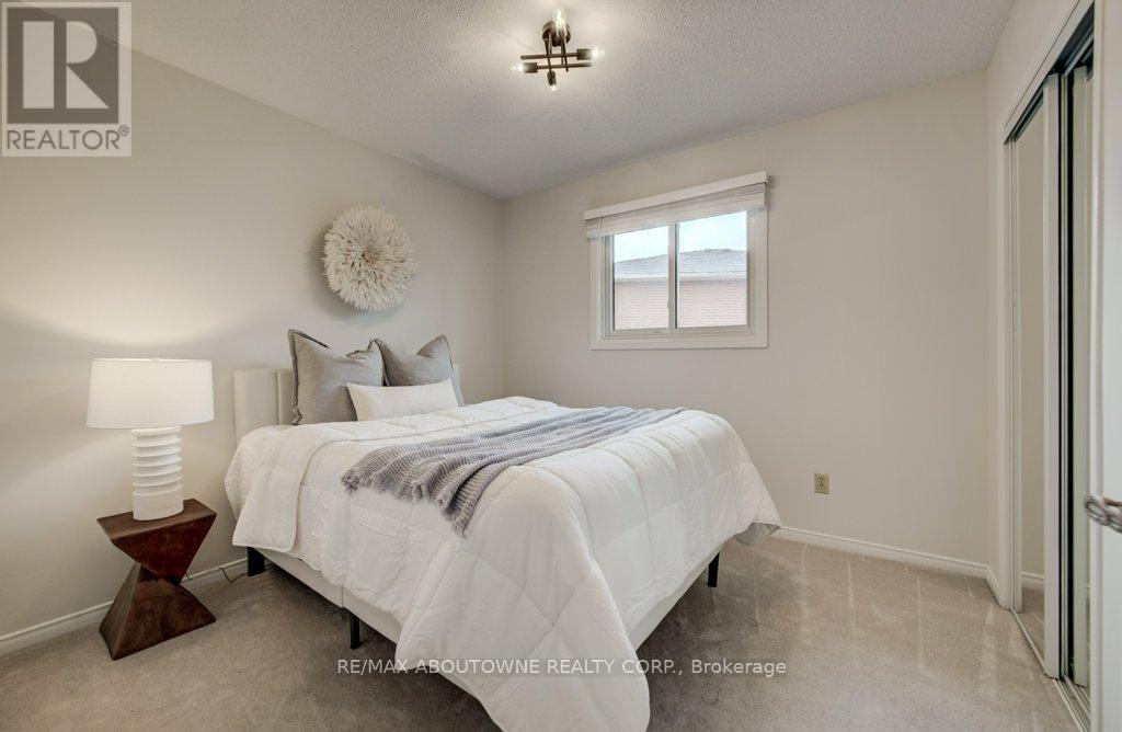 440 Parkridge Crescent, Oakville, Ontario  L6M 1B2 - Photo 12 - W12950592