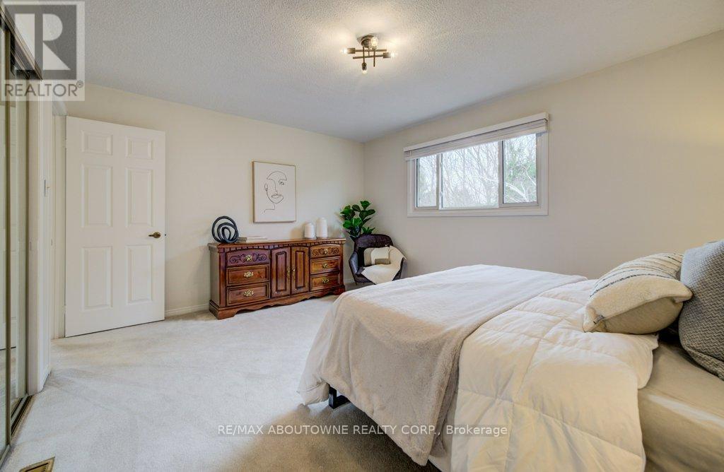 440 Parkridge Crescent, Oakville, Ontario  L6M 1B2 - Photo 15 - W12950592