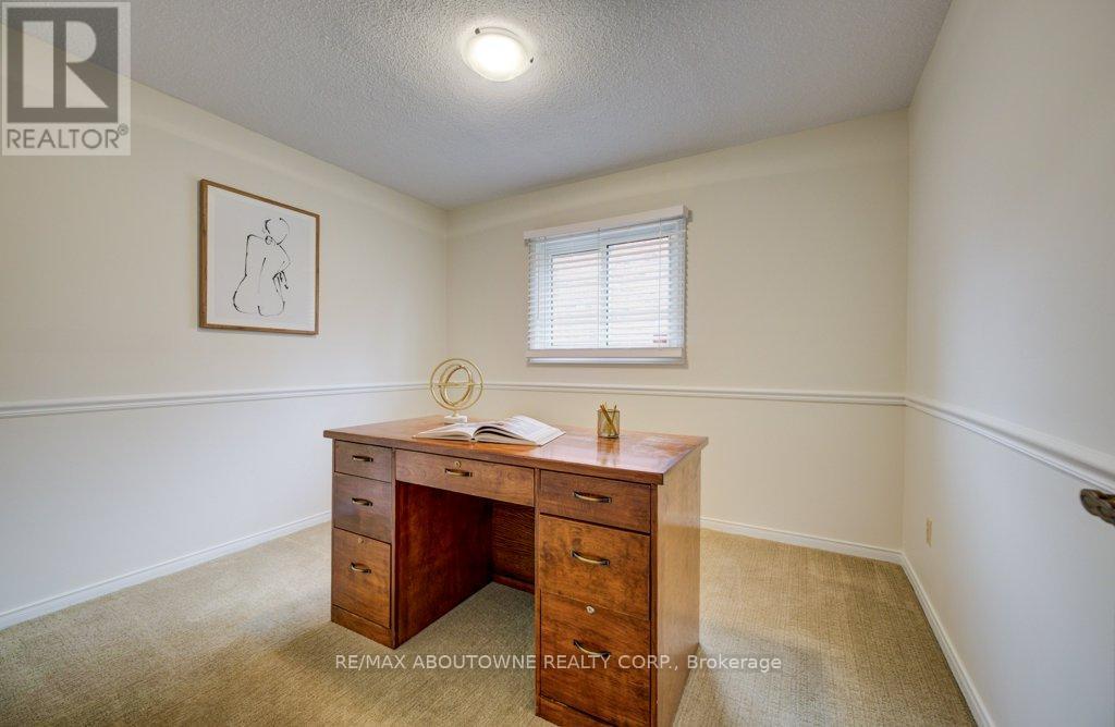 440 Parkridge Crescent, Oakville, Ontario  L6M 1B2 - Photo 10 - W12950592