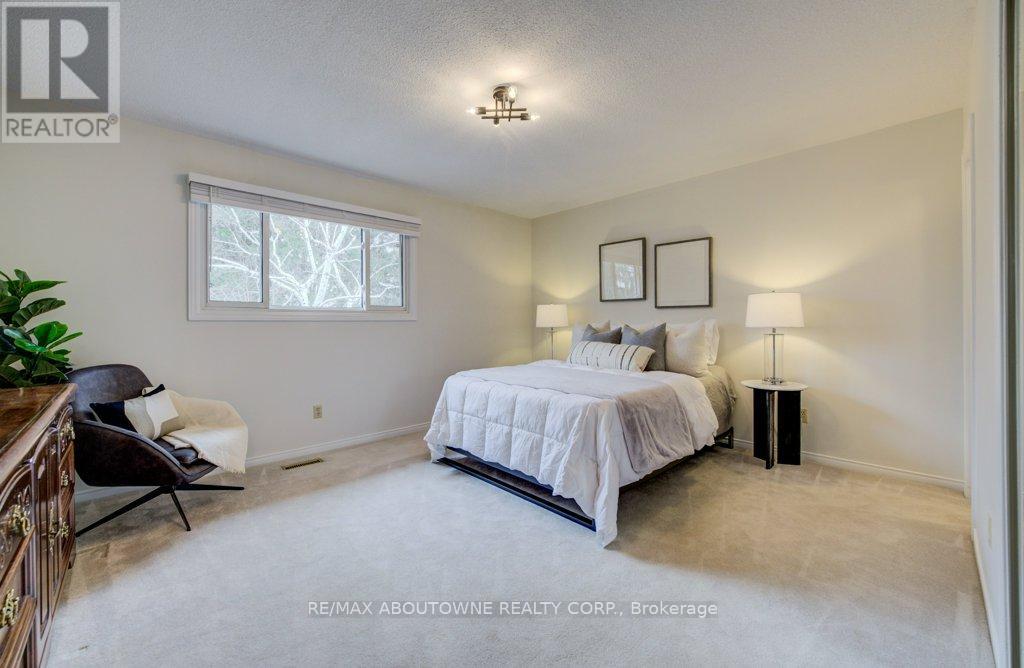 440 Parkridge Crescent, Oakville, Ontario  L6M 1B2 - Photo 14 - W12950592