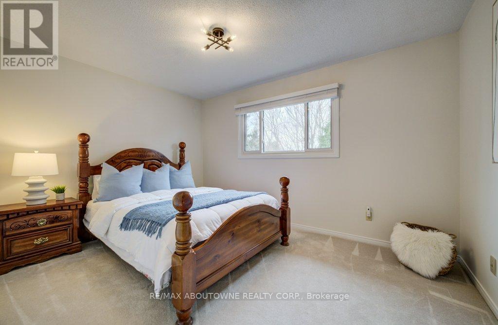 440 Parkridge Crescent, Oakville, Ontario  L6M 1B2 - Photo 13 - W12950592