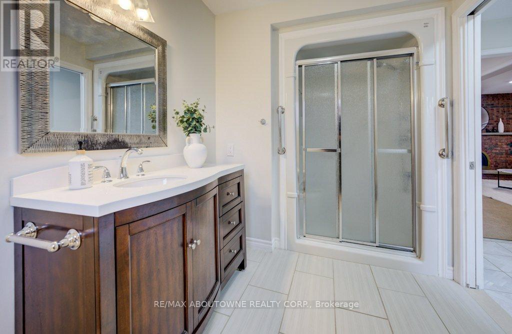 440 Parkridge Crescent, Oakville, Ontario  L6M 1B2 - Photo 18 - W12950592