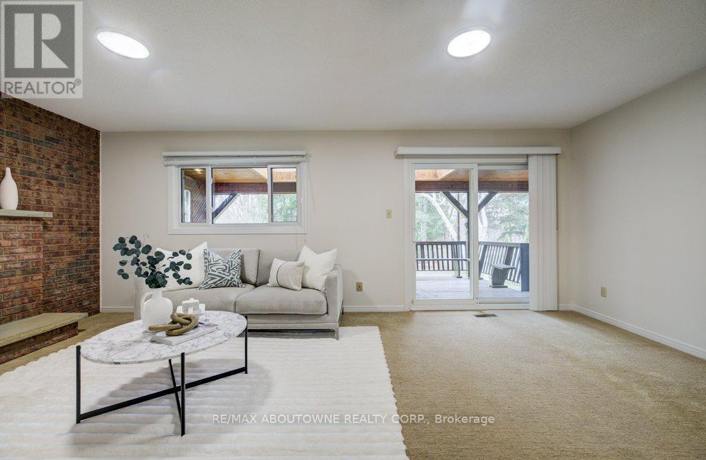 440 Parkridge Crescent, Oakville, Ontario  L6M 1B2 - Photo 9 - W12950592